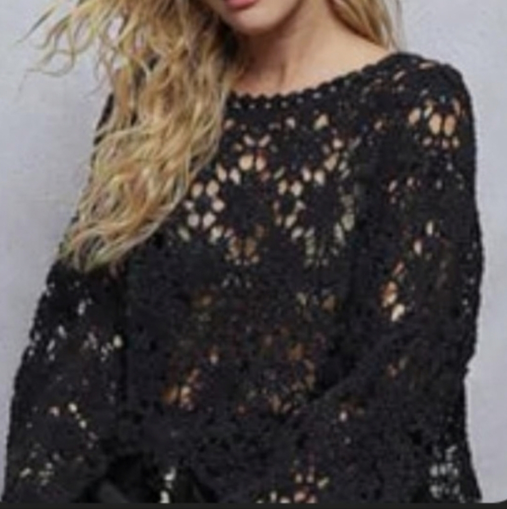 Q18 Elegant Black Chenille Crochet Sweater